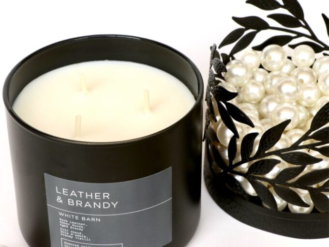 Bath and Body Works Leather & Brandy 3 Wick Candle - Image 2
